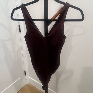 Vuori Deep V Sleeveless Bodysuit - Dark plum